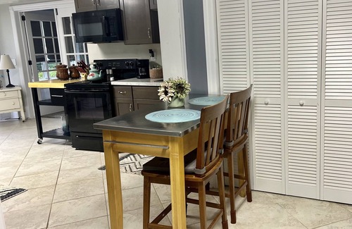 Lewisburg Apartment | Cozy 1 bedroom apartment in a beautiful, woodsy neighborhood.