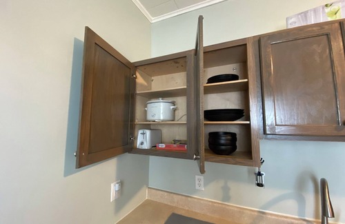 Erie Apartment | Cozy 1-bedroom apartment in wonderful Erie with WiFi