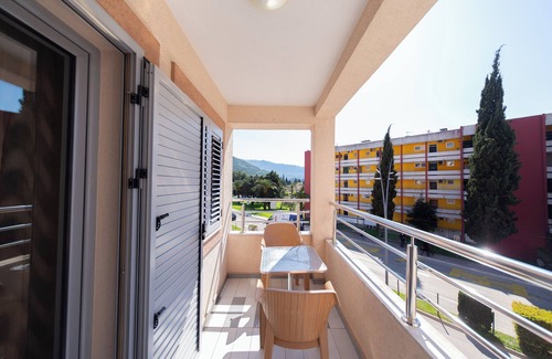 Centar Apartment | Cozy 1-Bedroom Apartment, Walking Distance to the Beach No. 5