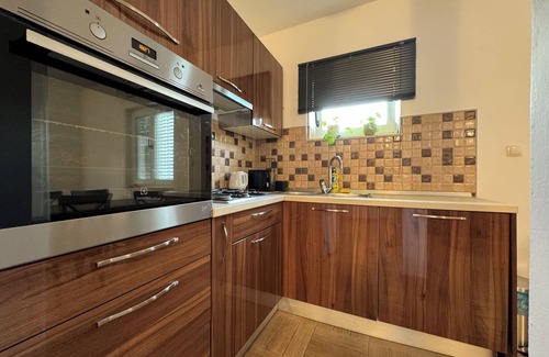 Crno Apartment | Cozy 1-bedroom apartment near Zadar with private terrace