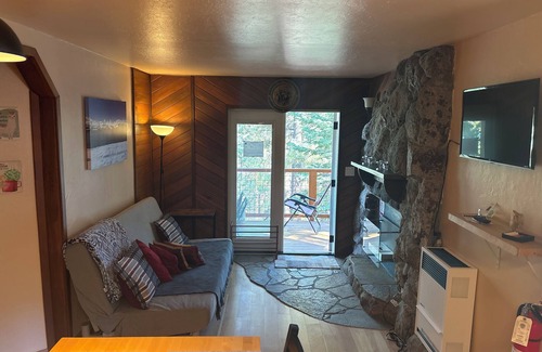 Tahoe Village Condo | Cozy 1-bedroom condo in terrific Stateline. Sleeps 2 adults plus two minors.