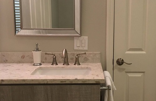 Tustin Condo | Cozy 1-bedroom condo with AC and fitness room in gorgeous Tustin