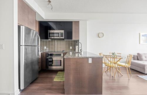Yonge-Eglinton Apartment | Cozy 1 Bedroom Dunfield Ave