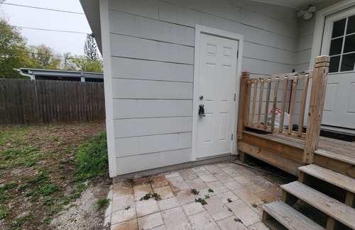 Clearwater Apartment | Cozy 1 Bedroom, Full Bath, Private Entrance, Huge Yard, Laundry & Near Beaches!
