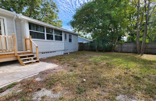 Clearwater Apartment | Cozy 1 Bedroom, Full Bath, Private Entrance, Huge Yard, Laundry & Near Beaches!