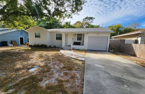 Clearwater Apartment | Cozy 1 Bedroom, Full Bath, Private Entrance, Huge Yard, Laundry & Near Beaches!