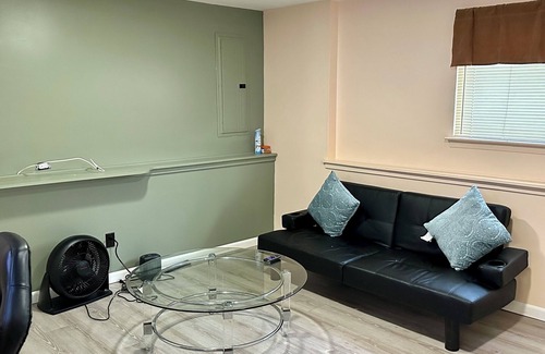 North Babylon House | Cozy 1-bedroom house in tranquil North Babylon with WiFi, AC