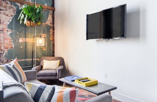 Arts District Apartment | Cozy 1 bedroom Loft in the Heart of Downtown! (Loft 201)
