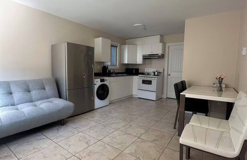 Marpole House | Cozy 1-BR Suite in West Side Kitchen & Living