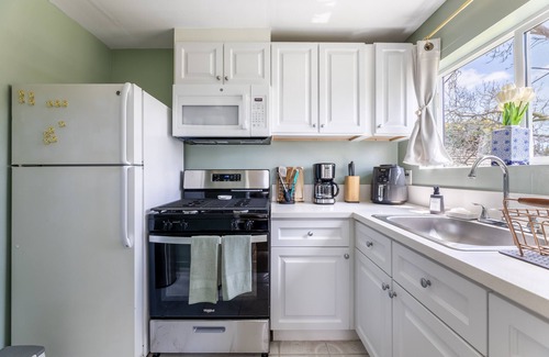 Los Cerritos Cottage | Cozy 100-year-old Brick Cottage. Thoughtfully designed for Travel Professionals.