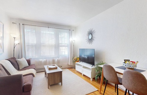 Commonwealth Apartment | Cozy 1B, Green Line, Boston Coll, Elev, Roof Deck