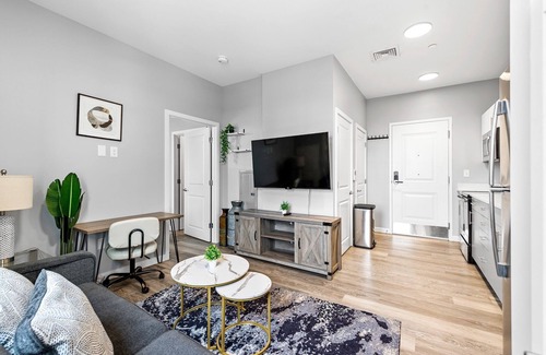 Everett Apartment | Cozy 1BR Near Encore Boston 0518
