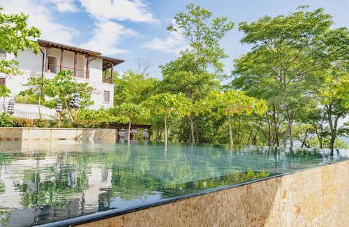 Las Catalinas Apartment | Cozy 1BR + sofa bed, steps from beach