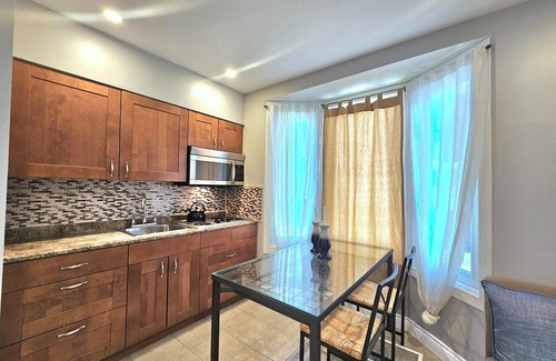 Oakwood Village Apartment | Cozy 1st floor Apartment near Dufferin Subway Station