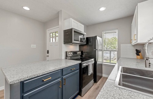 Villa West House | Cozy 2/1 minutes from TAMU!