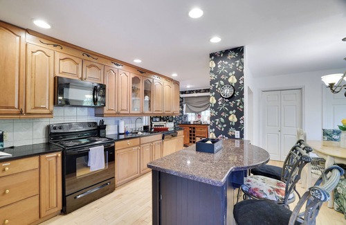 East Stroudsburg House | Cozy 2/3 bedroom house in welcoming Bushkill with Pool Table & Free Amenities.