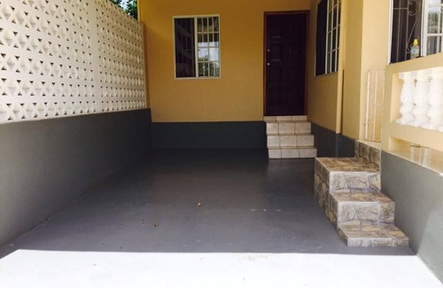 Hopewell House | Cozy 2 bdrm sleeps 4,15 minutes from Montego Bay, beach & attractions close🧡