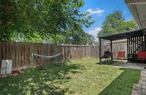 Spring House | Cozy 2 Bed 1 Bath Home near IAH