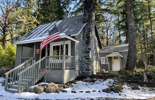 Mount Hood Village Cottage | Cozy 2 bed 1 bath cottage + opt'l bunkhouse with bathroom, Wi-Fi, AC Hot Tub!