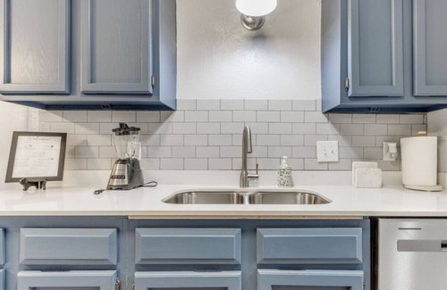 Edmond House | Cozy 2-Bed Home w/King Bed