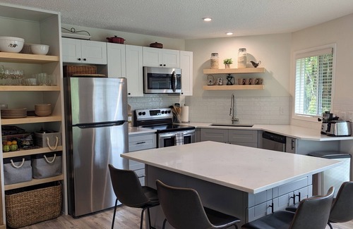 Welches Condo | Cozy 2-bedroom condo with WiFi, AC, Golf in tranquil Mount Hood Village
