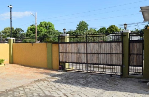 Eastwood Park Apartment | Cozy 2 bedroom 1.5 bathroom in a quiet neighborhood, centrally located.