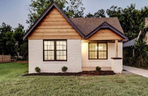 Central Oklahoma City Cottage | Cozy 2 Bedroom 2 Bath Cottage in Central OKC Pets ✅