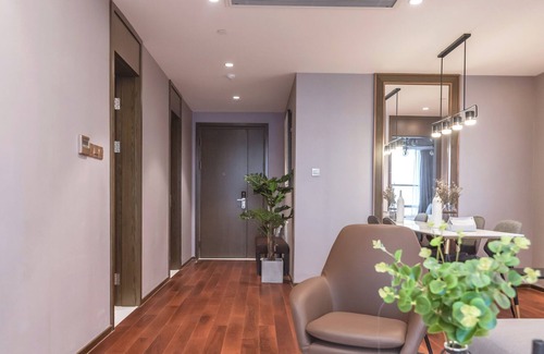 Wuzhong Condo | Cozy 2-bedroom / 5 Star Hotel Service / Lake Front / Close to all Locations !!