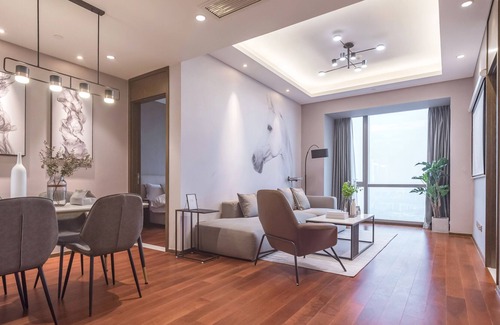 Wuzhong Condo | Cozy 2-bedroom / 5 Star Hotel Service / Lake Front / Close to all Locations !!