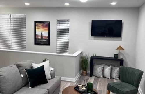 Huntington Apartment | Cozy 2-bedroom apartment located next to St. Mary's Hospital!