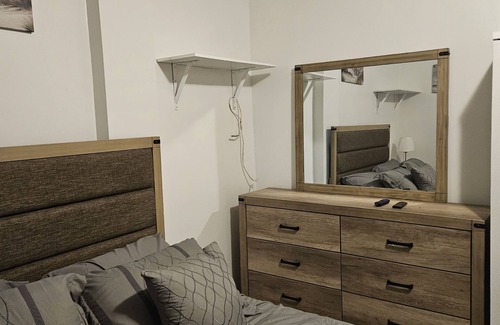 Williamsbridge Apartment | Cozy 2 bedroom apartment in a two-family house vert private in Bronx