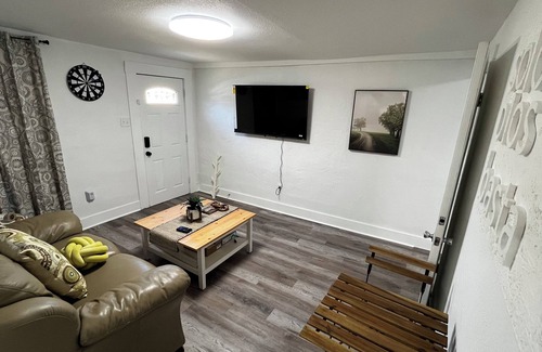 Callahan Apartment | Cozy 2-bedroom apartment with WiFi and AC in downtown Orlando near All