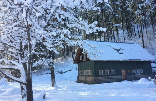 Leavenworth Cabin | Cozy 2-bedroom cabin in beautiful Leavenworth on 35 acres!n