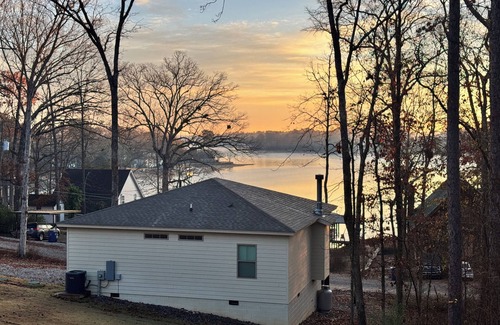 Eclectic Cabin | Cozy 2-bedroom cabin near Lake Martin