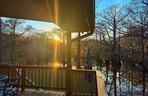Minden Cabin | Cozy 2-bedroom cabin with WiFi, AC in tranquil Doyline