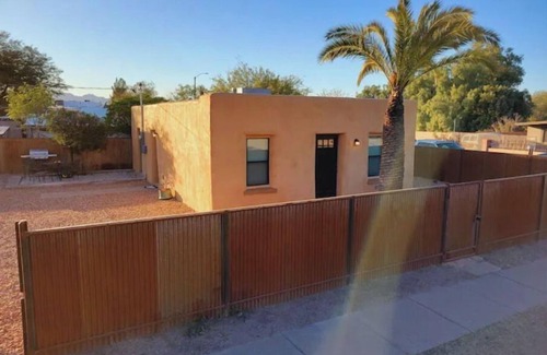 Barrio Hollywood House | Cozy 2 bedroom Casita with private fenced in yard