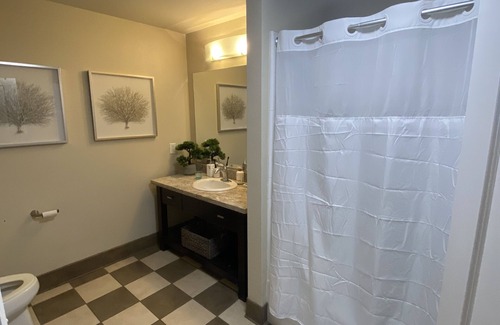 Bayview Apartment | Cozy 2 bedroom condo w/pool table