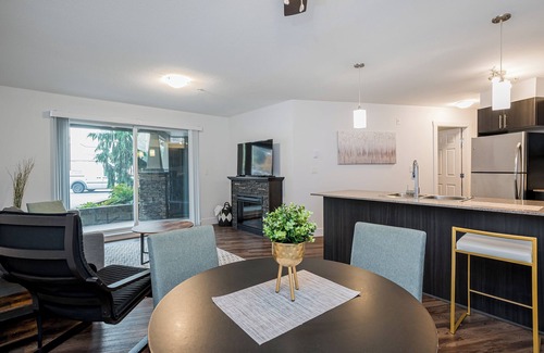 Abbotsford Apartment | Cozy 2 bedroom Condo - walking distance to down town Abby.nDog Friendly!