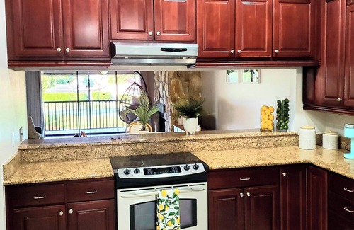Biggar Condo | Cozy 2-bedroom condo in gorgeous Fort Myers with WiFi, AC