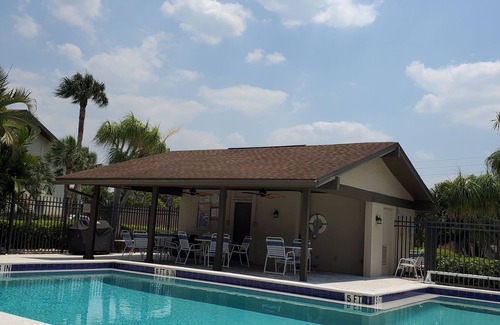 Biggar Condo | Cozy 2-bedroom condo in gorgeous Fort Myers with WiFi, AC