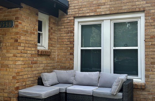 Kessler House | Cozy 2-bedroom duplex in quiet Kessler Park Bishop Arts with WiFi, AC