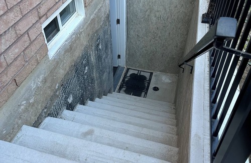 Ajax House | Cozy 2 Bedroom Guest Suite: 4 Guests, 2 Beds, 1 Bath
