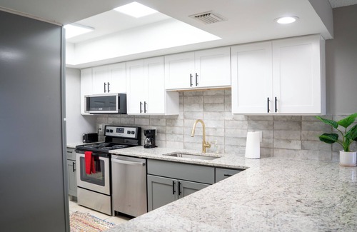 San Carlos Park House | Cozy 2-bedroom hideaway with WiFi, AC the heart of Fort Myers