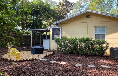 Duckpond House | Cozy 2-bedroom home in Historic Duckpond neighborhood in Gainesville