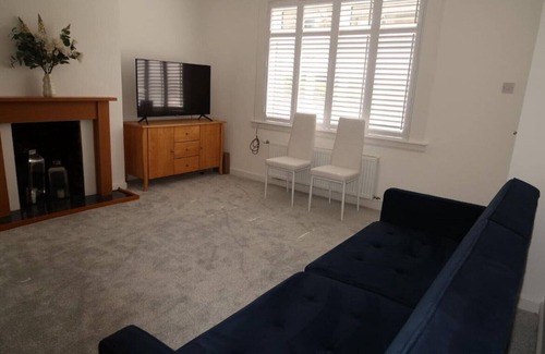 Gilmerton Apartment | Cozy 2-bedroom house in quaint Edinburgh with WiFi