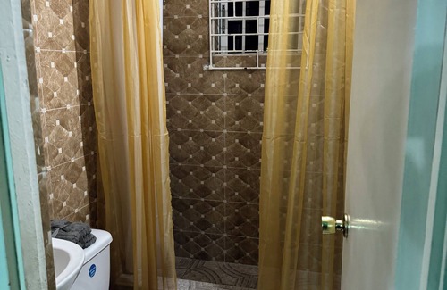 Portmore House | Cozy 2-bedroom house in adorable Portmore with AC, WiFi