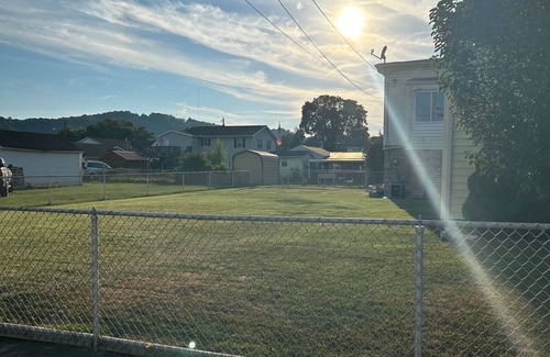 Dunbar House | Cozy 2-bedroom house in nice Dunbar with WiFi, AC