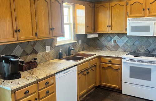 Shawnee House | Cozy 2-bedroom house in fantastic Shawnee!