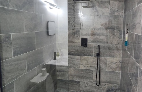Aurora House | Cozy 2-bedroom house with WiFi, AC in pleasant Aurora