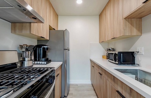 Alhambra Apartment | Cozy 2 Bedroom Near Downtown Alhambra - Pet Friendly